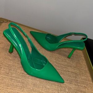 Green kitten heel pump